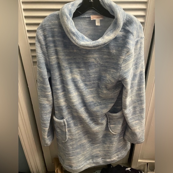 Light blue and white Stan Herman turtleneck fleecy winter top with pockets - Picture 1 of 5